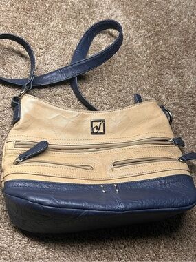 STONE MOUNTAIN Two-Tone Beige and Navy Shoulder Bag with Front Zip Pockets NICE!